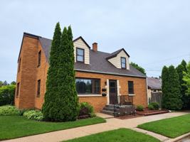 featured image of 2605 18th Ave #UPPER