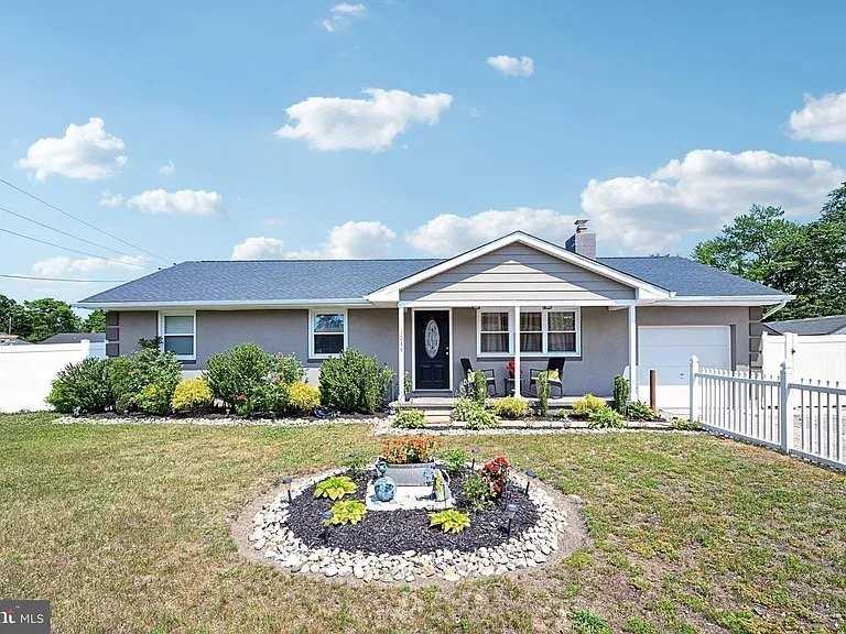 1035 Swenlin Dr - Photo 2 of 15