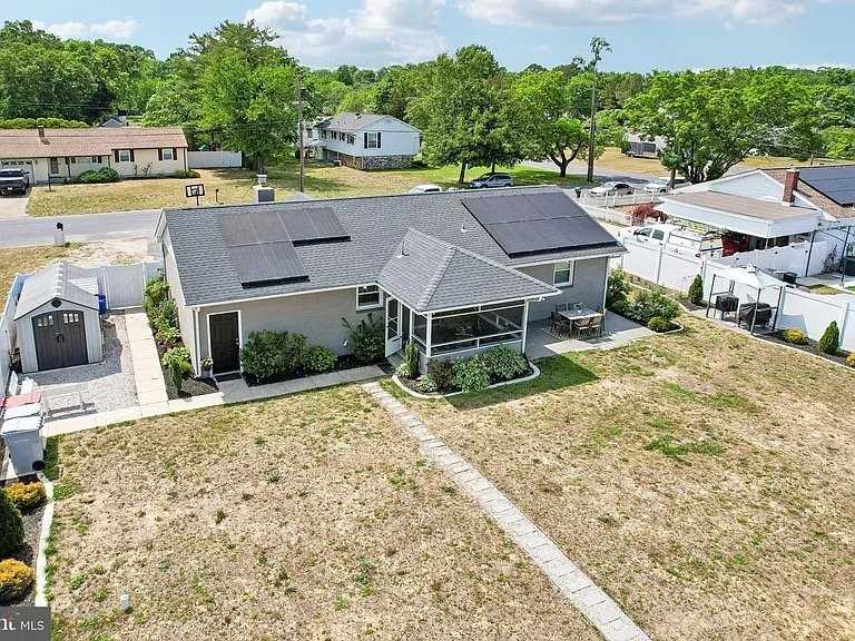1035 Swenlin Dr - Photo 3 of 15