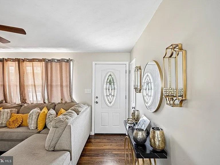 1035 Swenlin Dr - Photo 4 of 15