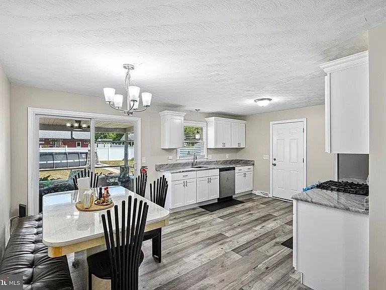1035 Swenlin Dr - Photo 6 of 15