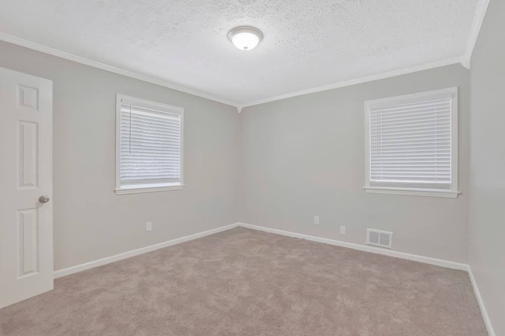 2343 Omaha Rd Sw - Photo 6 of 10