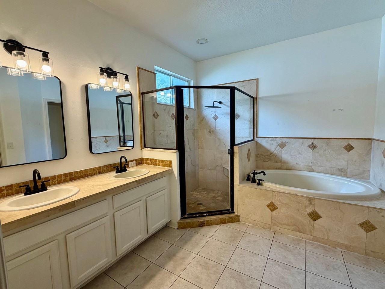 8228 Swann Hollow Dr - Photo 5 of 20