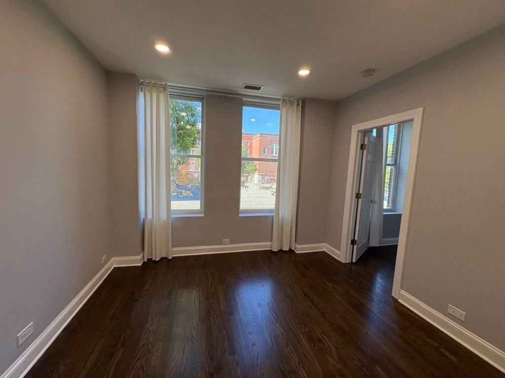 1421 N Rockwell St #2F - Photo 3 of 12