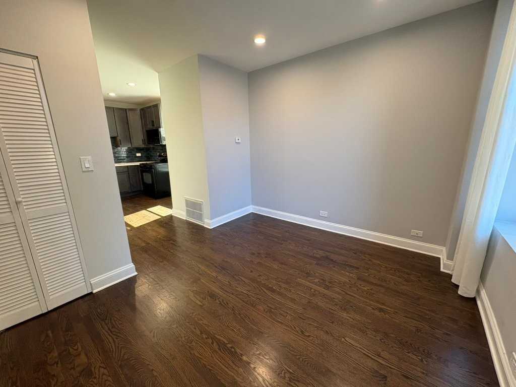1421 N Rockwell St #2F - Photo 4 of 12