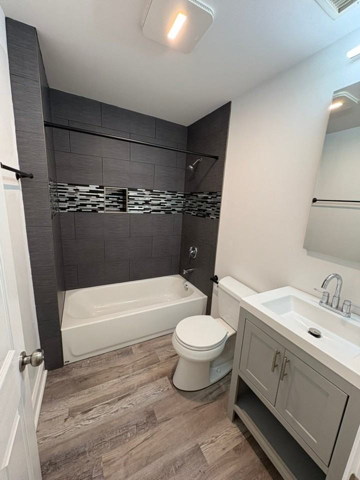1421 N Rockwell St #2F - Photo 7 of 12