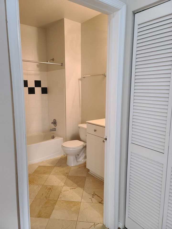 11371 Aristotle Dr #313 - Photo 4 of 7