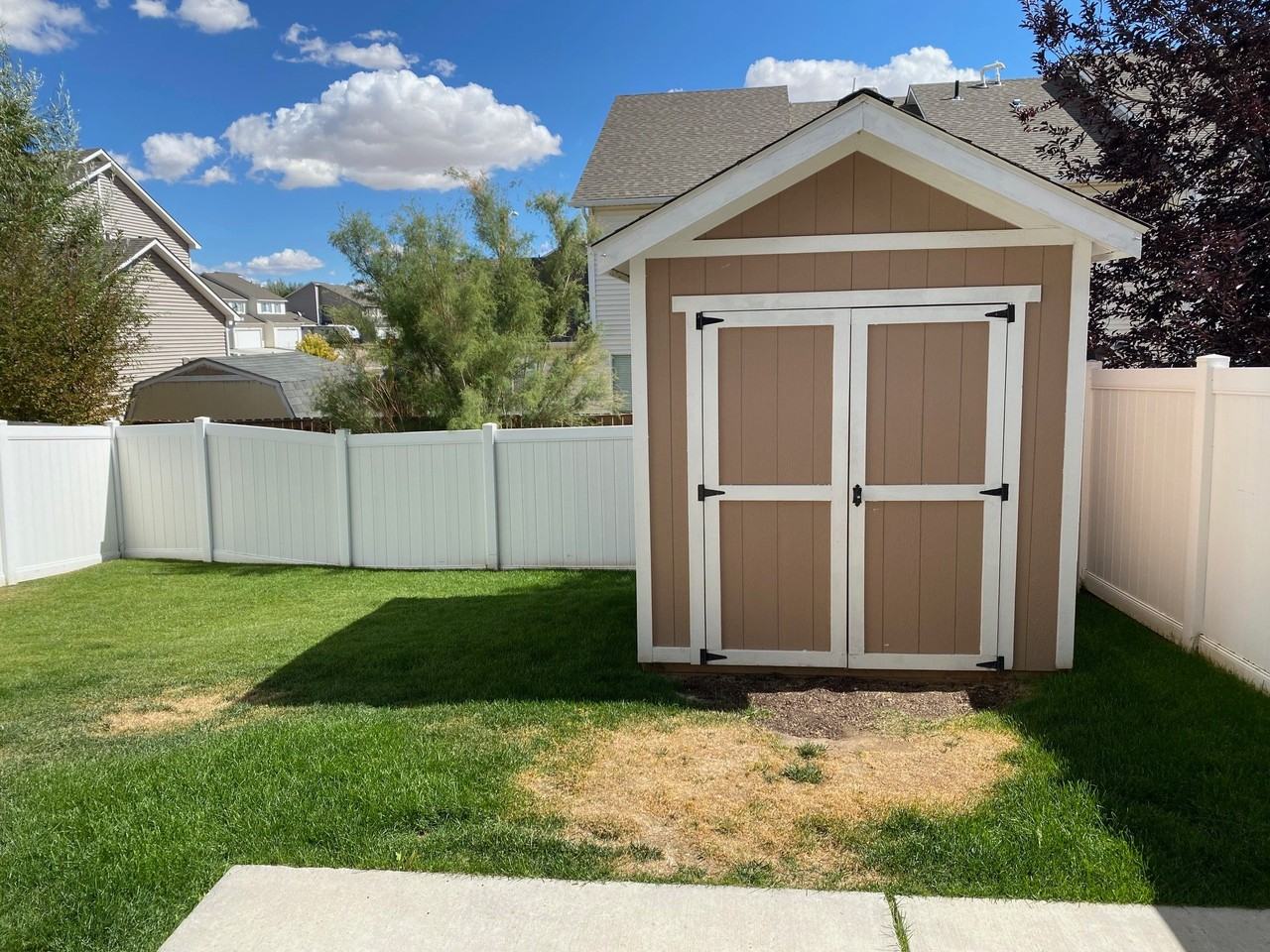 405 Rampart Dr - Photo 2 of 15