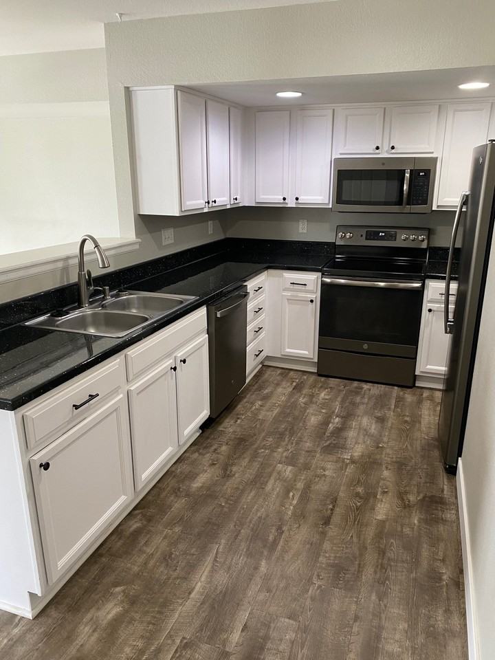 405 Rampart Dr - Photo 5 of 15