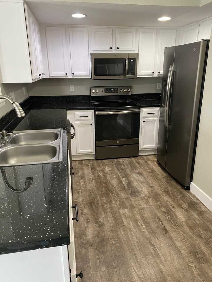 405 Rampart Dr - Photo 6 of 15