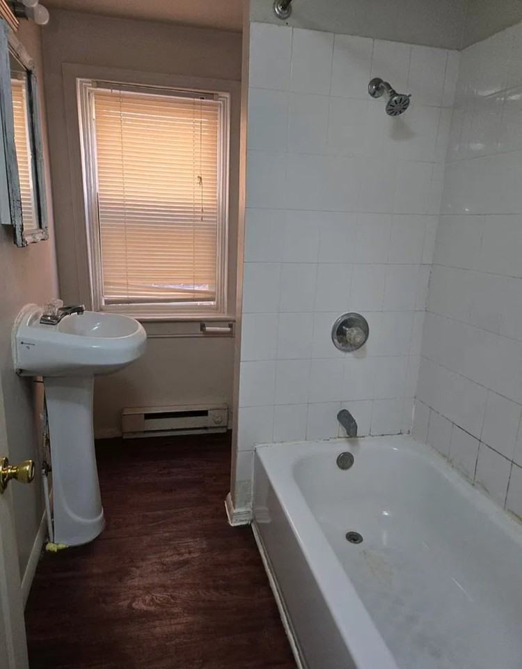 1015 Lehman St #D - Photo 3 of 8