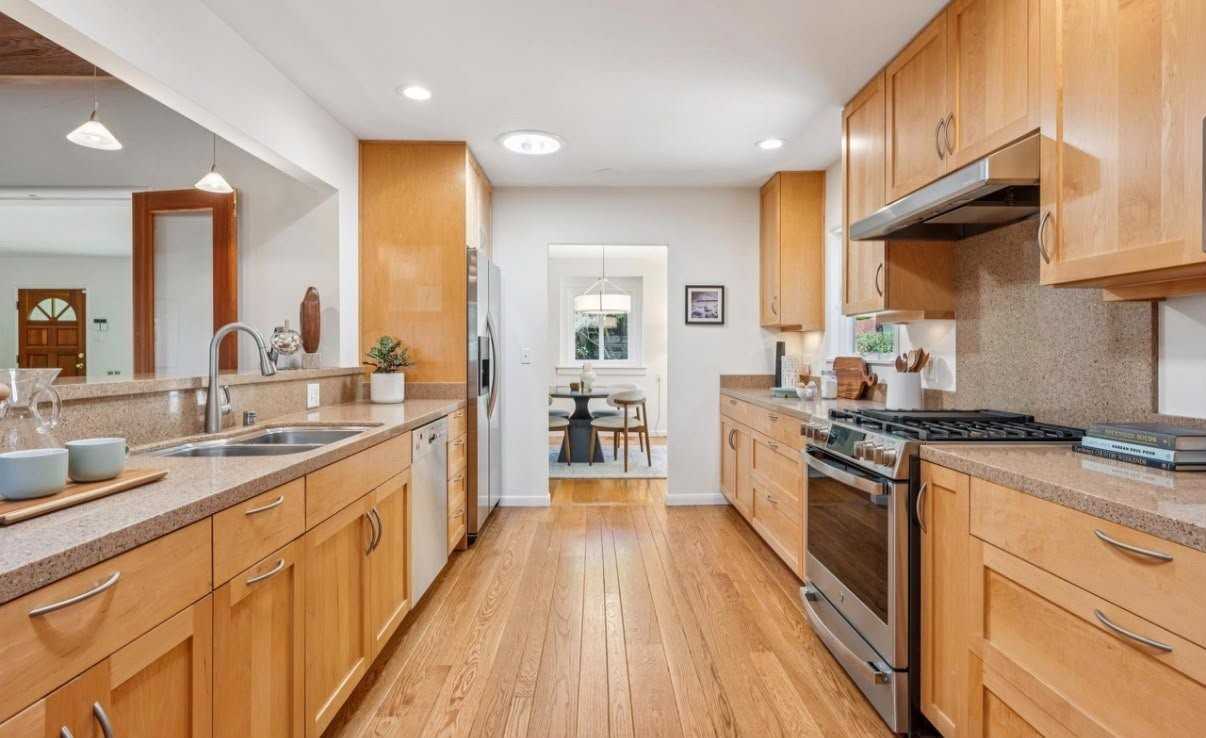 66 Arlington Ct - Photo 2 of 16