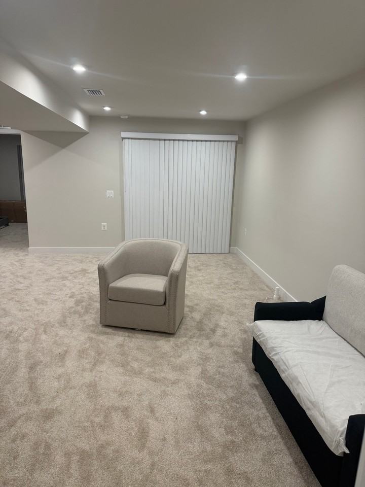 18423 Centennial Cir - Photo 2 of 17