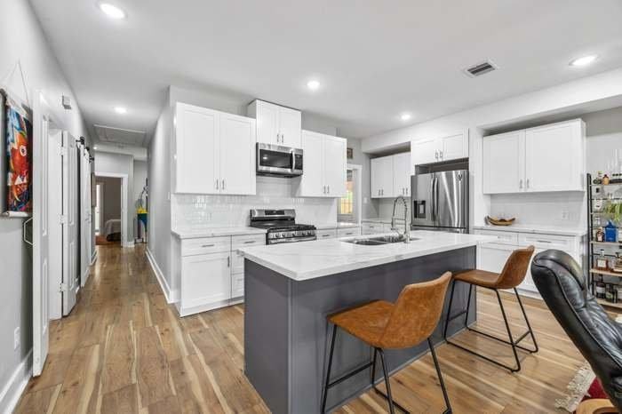 1710 Mckee St - Photo 4 of 20