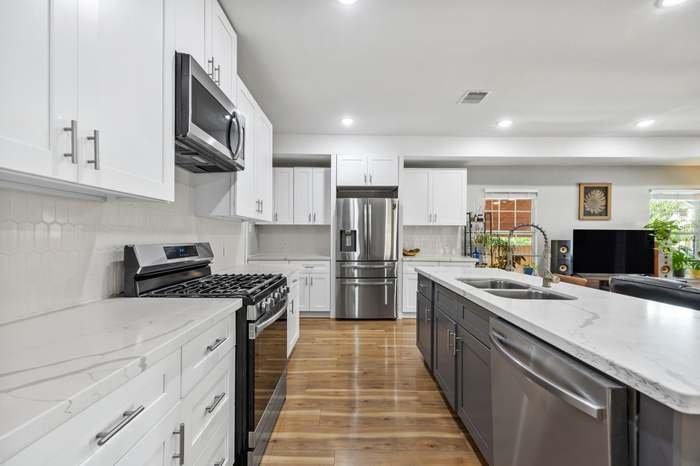 1710 Mckee St - Photo 5 of 20
