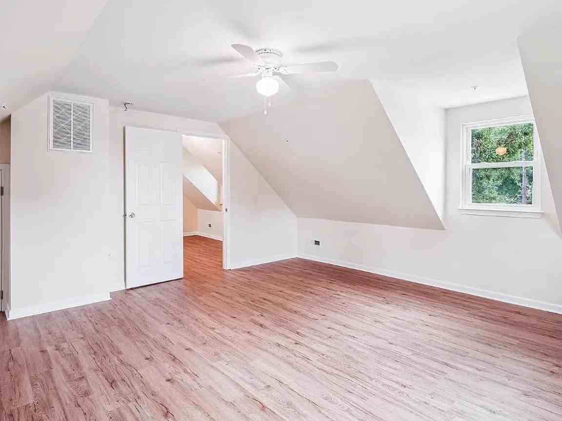 6004 34th Ave - Photo 5 of 5