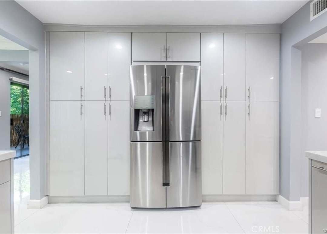 635 E Elmwood Ave #106 - Photo 4 of 14