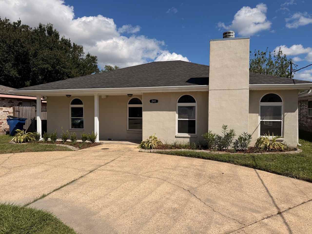 241 Riverview Dr - Photo 2 of 21
