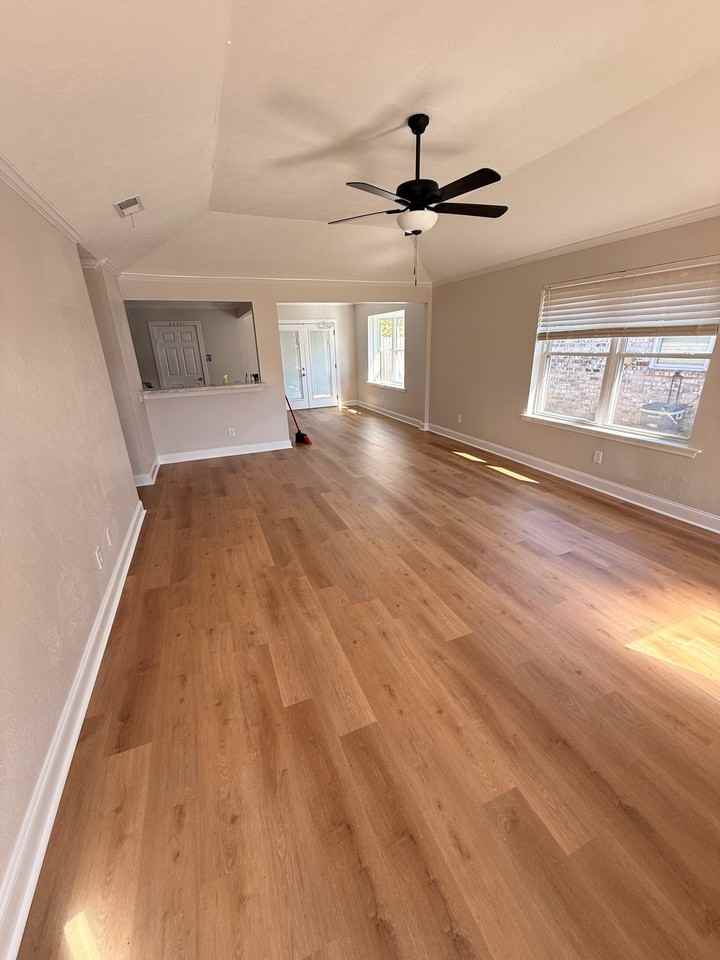 241 Riverview Dr - Photo 4 of 21