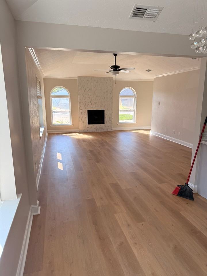 241 Riverview Dr - Photo 5 of 21