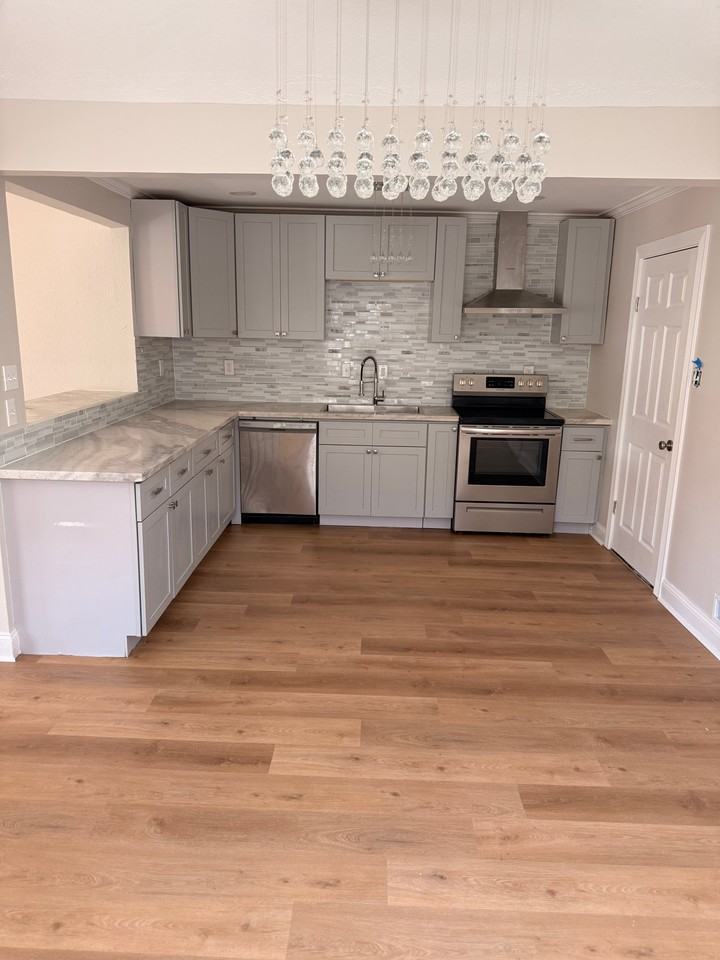 241 Riverview Dr - Photo 6 of 21