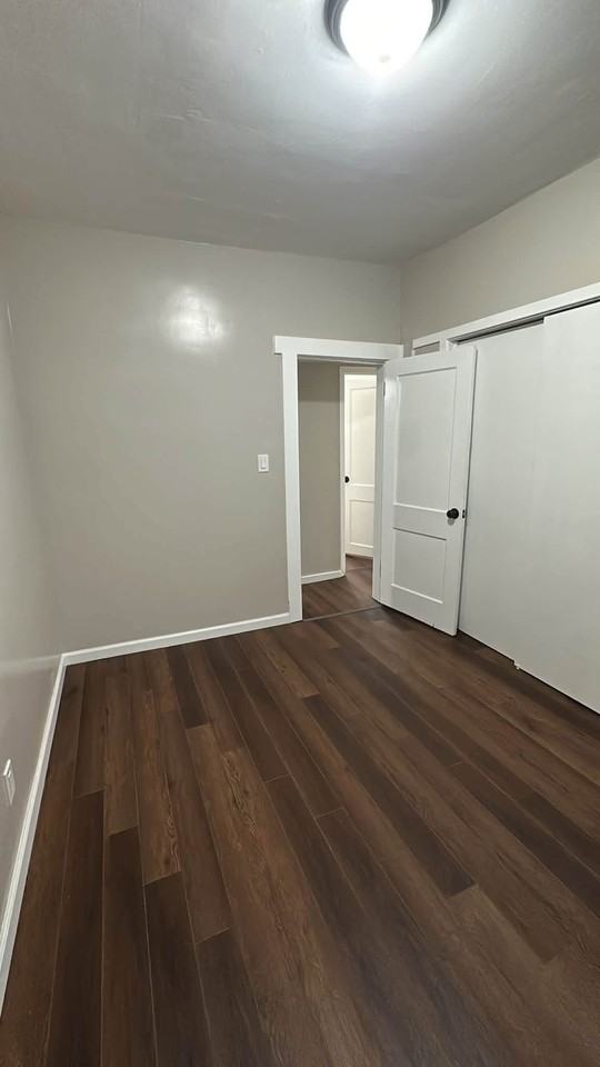 471 Lamson Ave - Photo 6 of 16