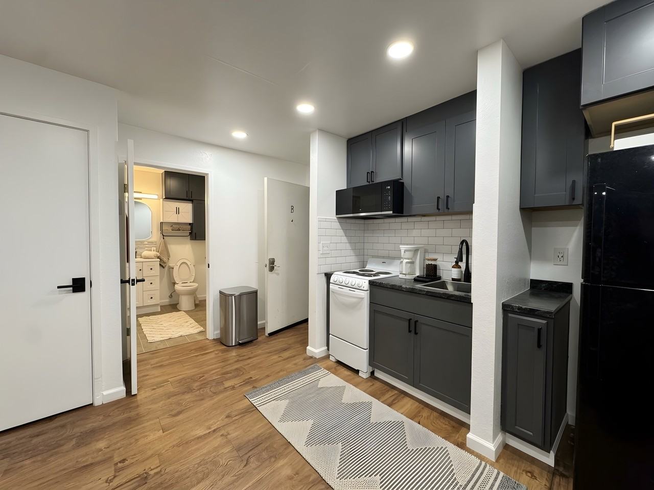 1312 Clarke St #B - Photo 6 of 10
