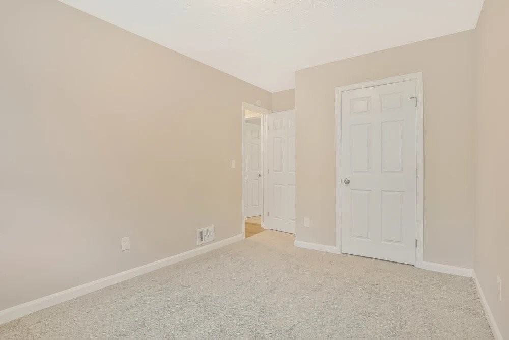1647 Roman Point Dr - Photo 3 of 11