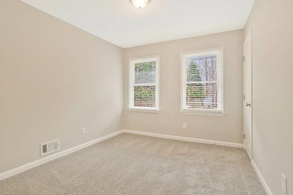 1647 Roman Point Dr - Photo 4 of 11