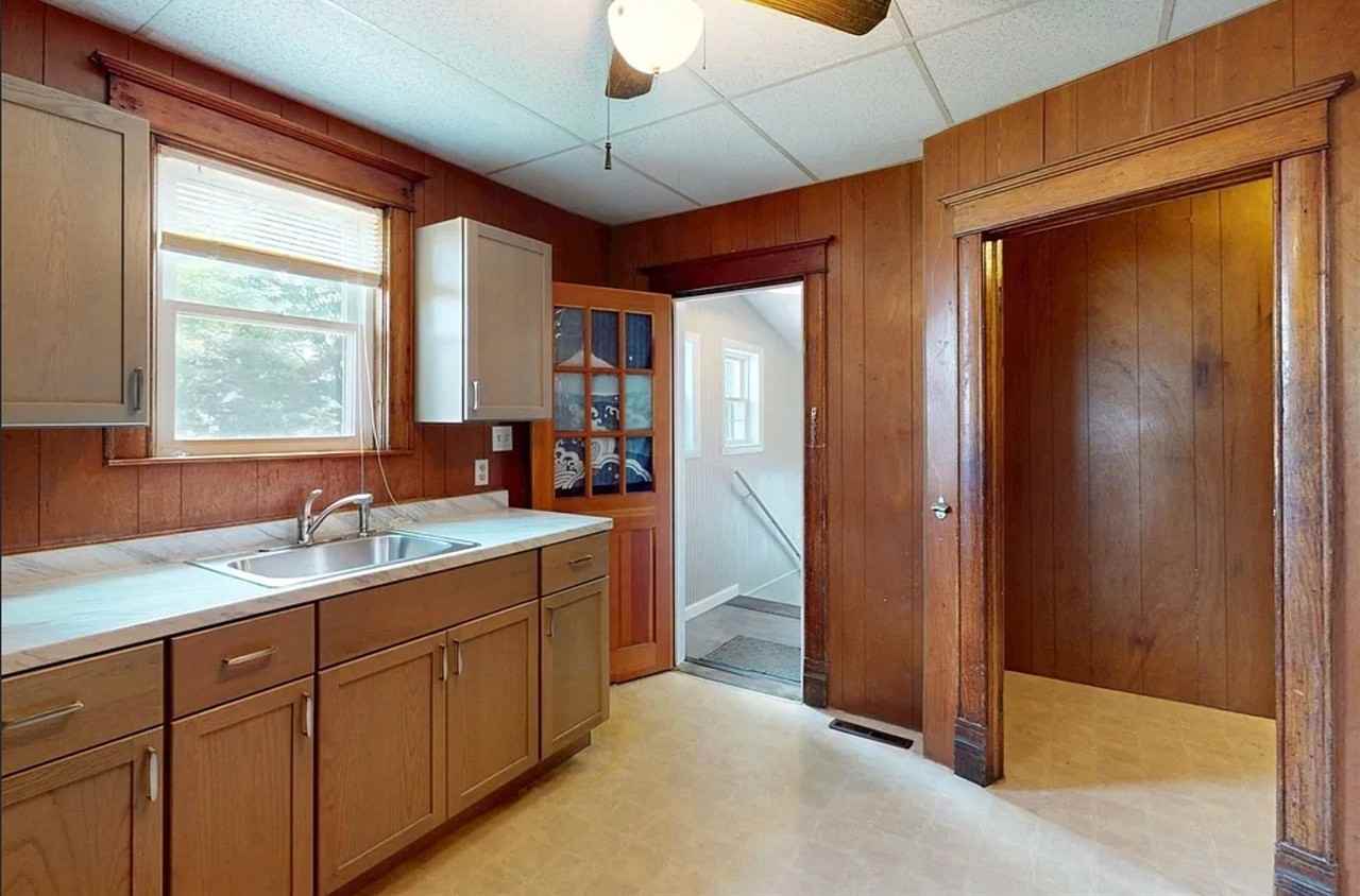 153 Russell St - Photo 5 of 16