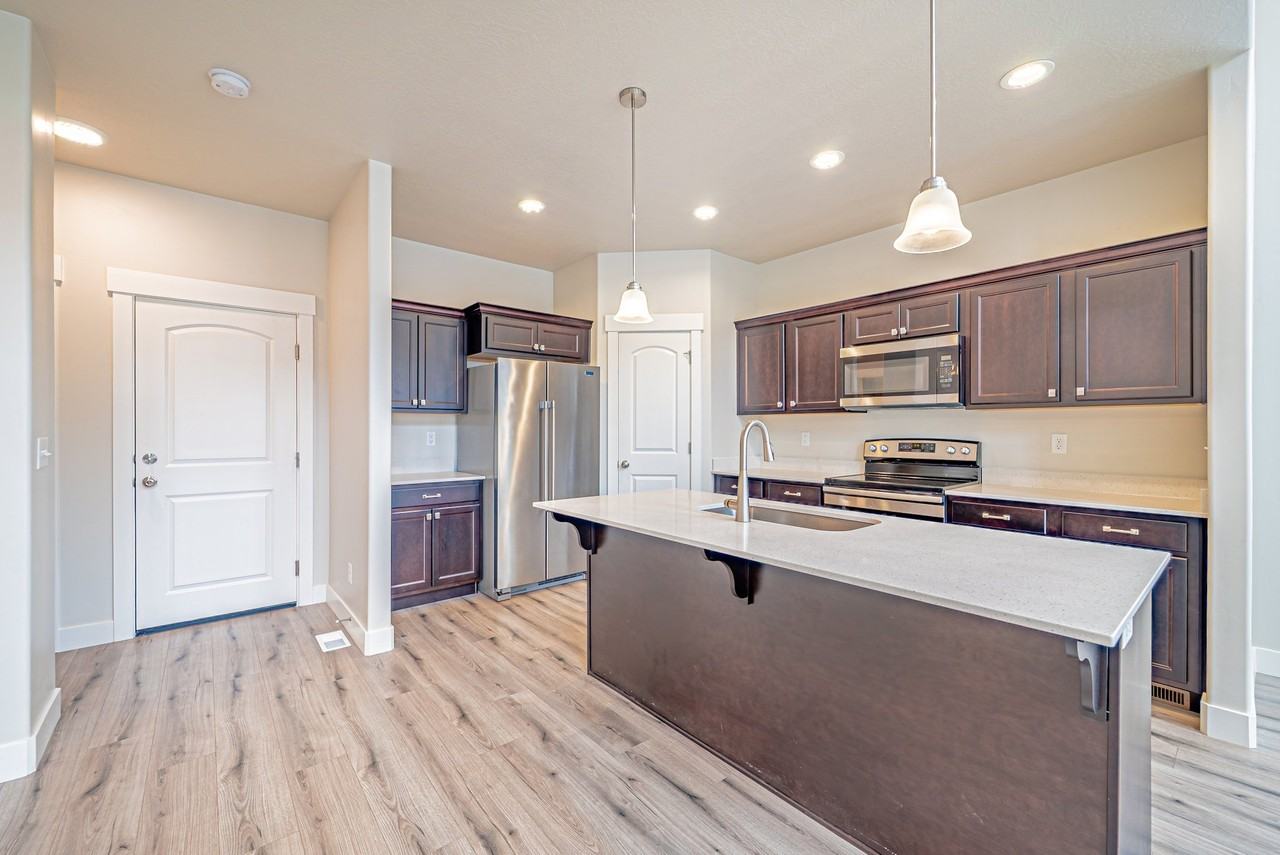 1453 Nw - Photo 2 of 17