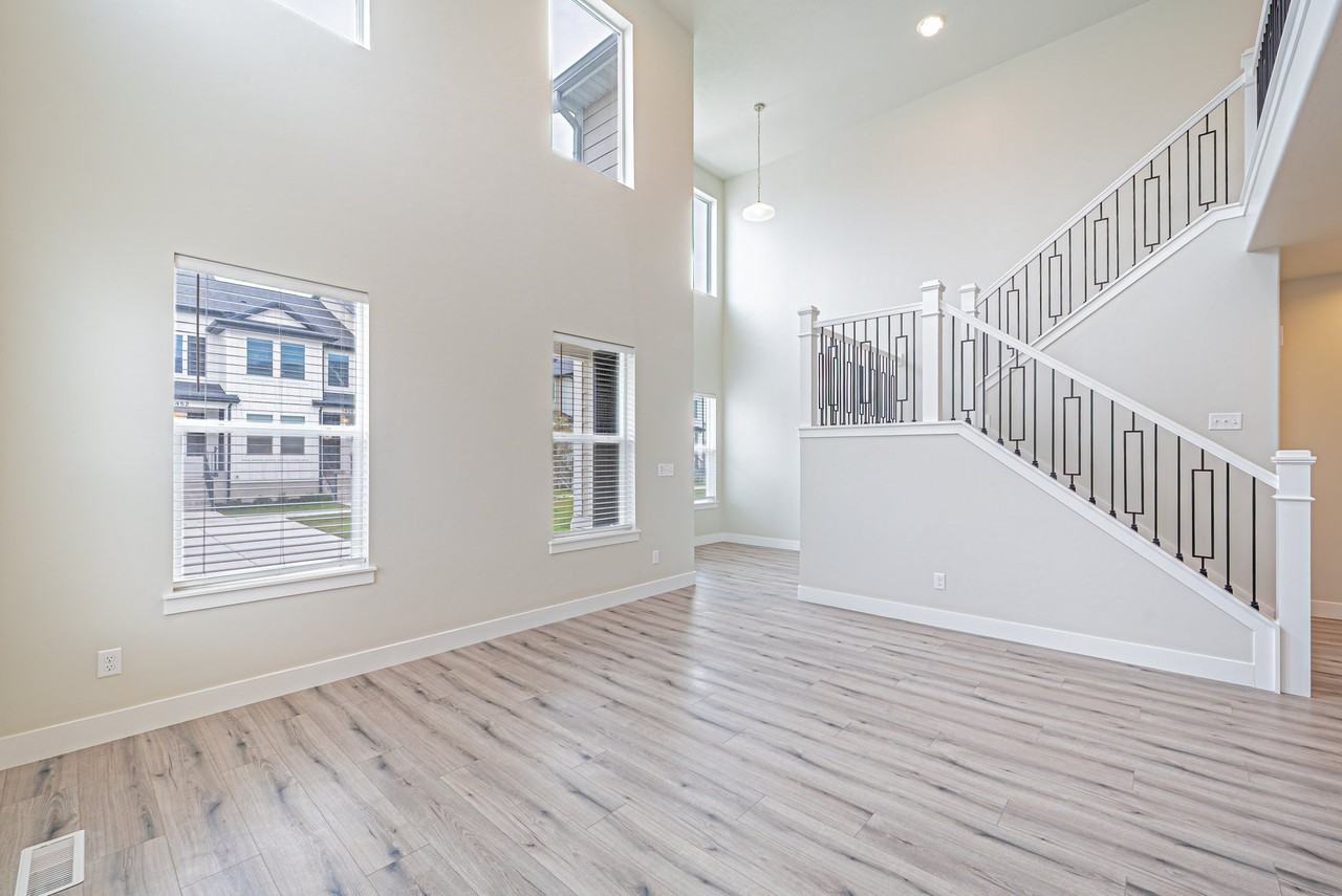 1453 Nw - Photo 3 of 17