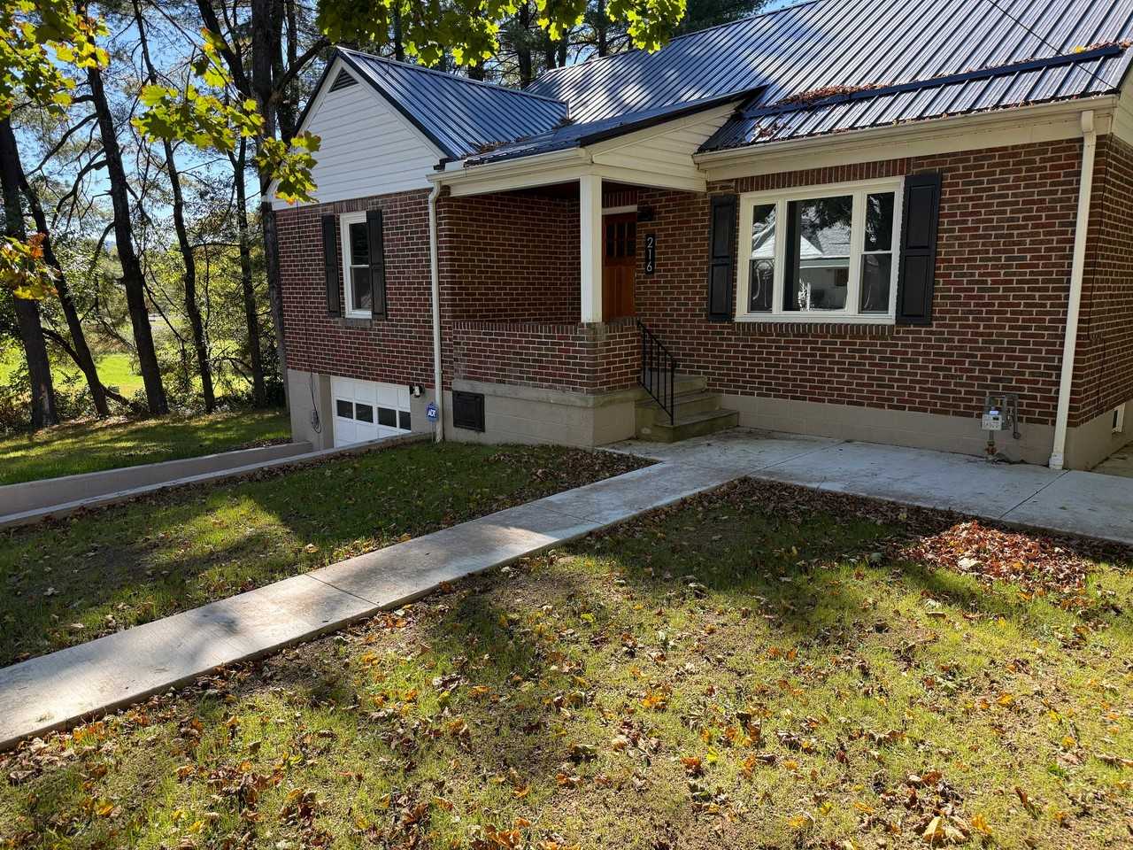 216 Frost Ave - Photo 2 of 20