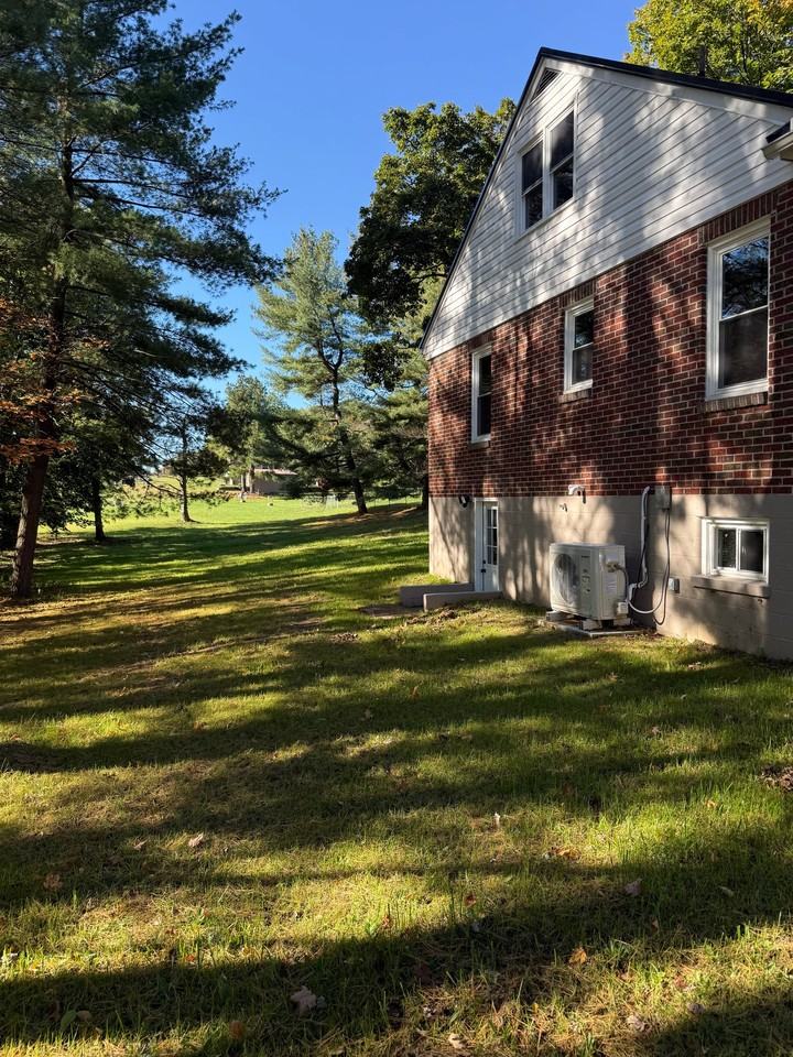 216 Frost Ave - Photo 3 of 20