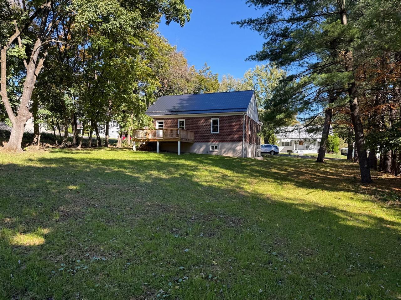 216 Frost Ave - Photo 4 of 20