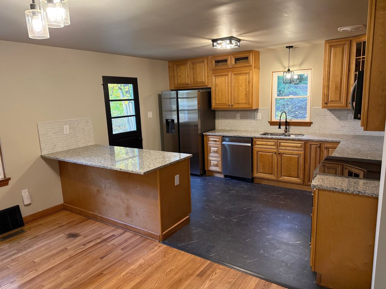 216 Frost Ave - Photo 6 of 20