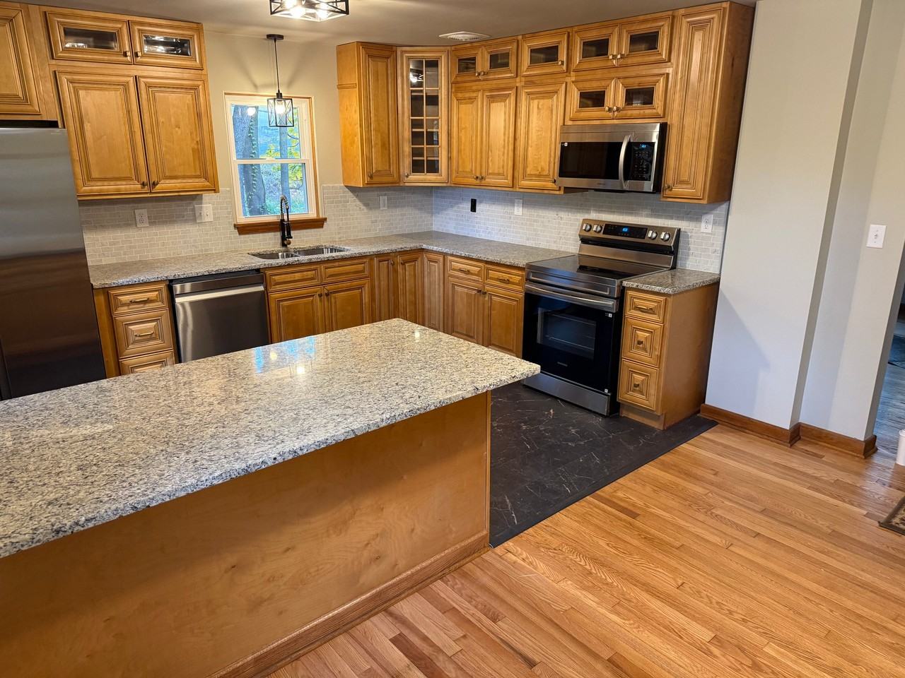 216 Frost Ave - Photo 7 of 20