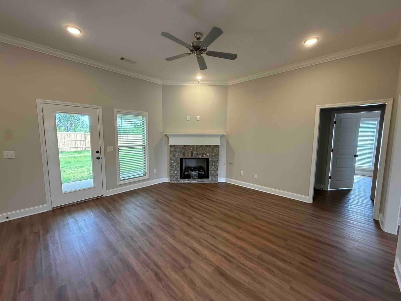 556 Patrick Farms Dr - Photo 3 of 19
