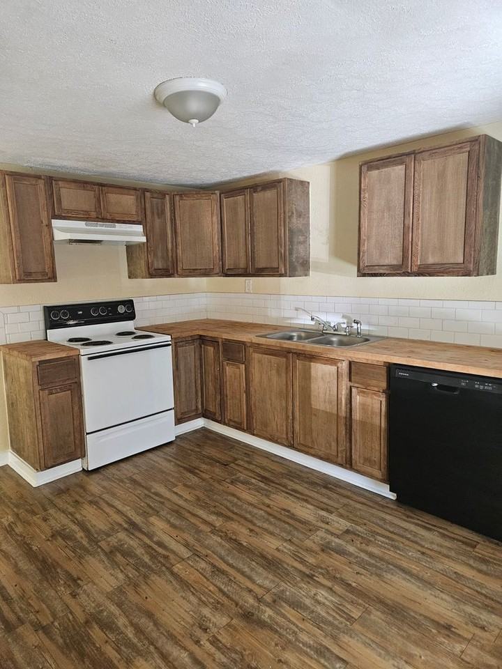 145 Circle Dr - Photo 7 of 17