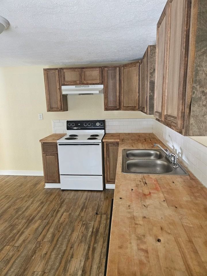 145 Circle Dr - Photo 6 of 17