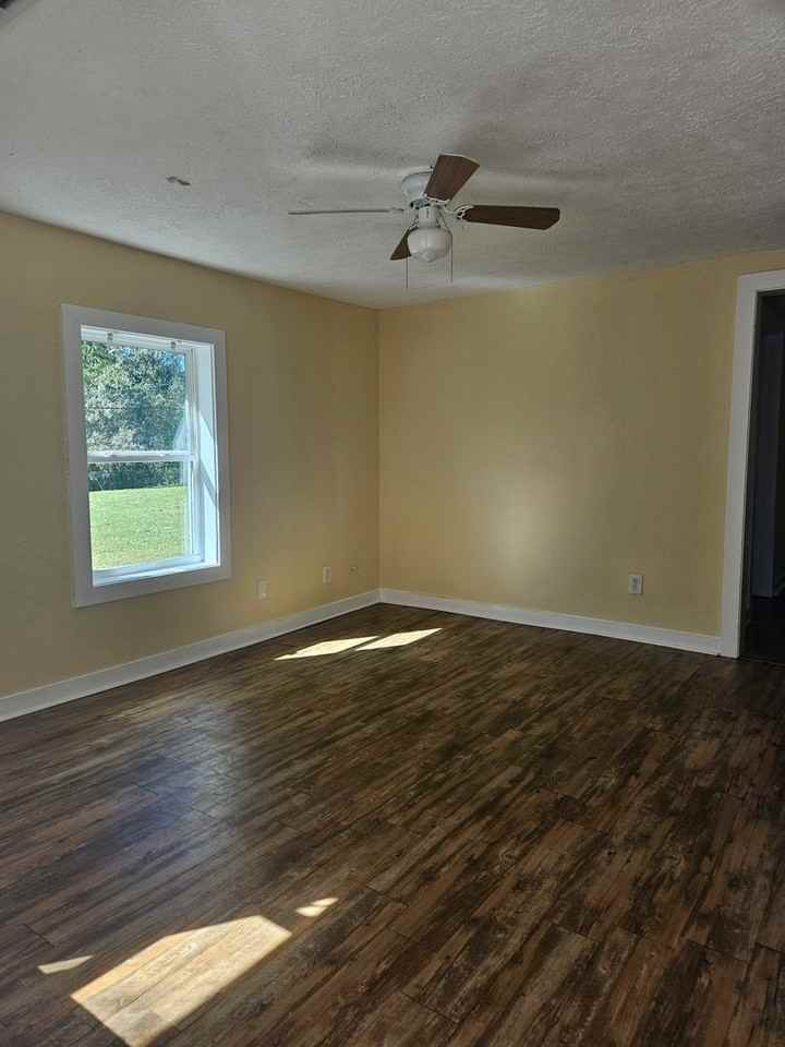 145 Circle Dr - Photo 5 of 17
