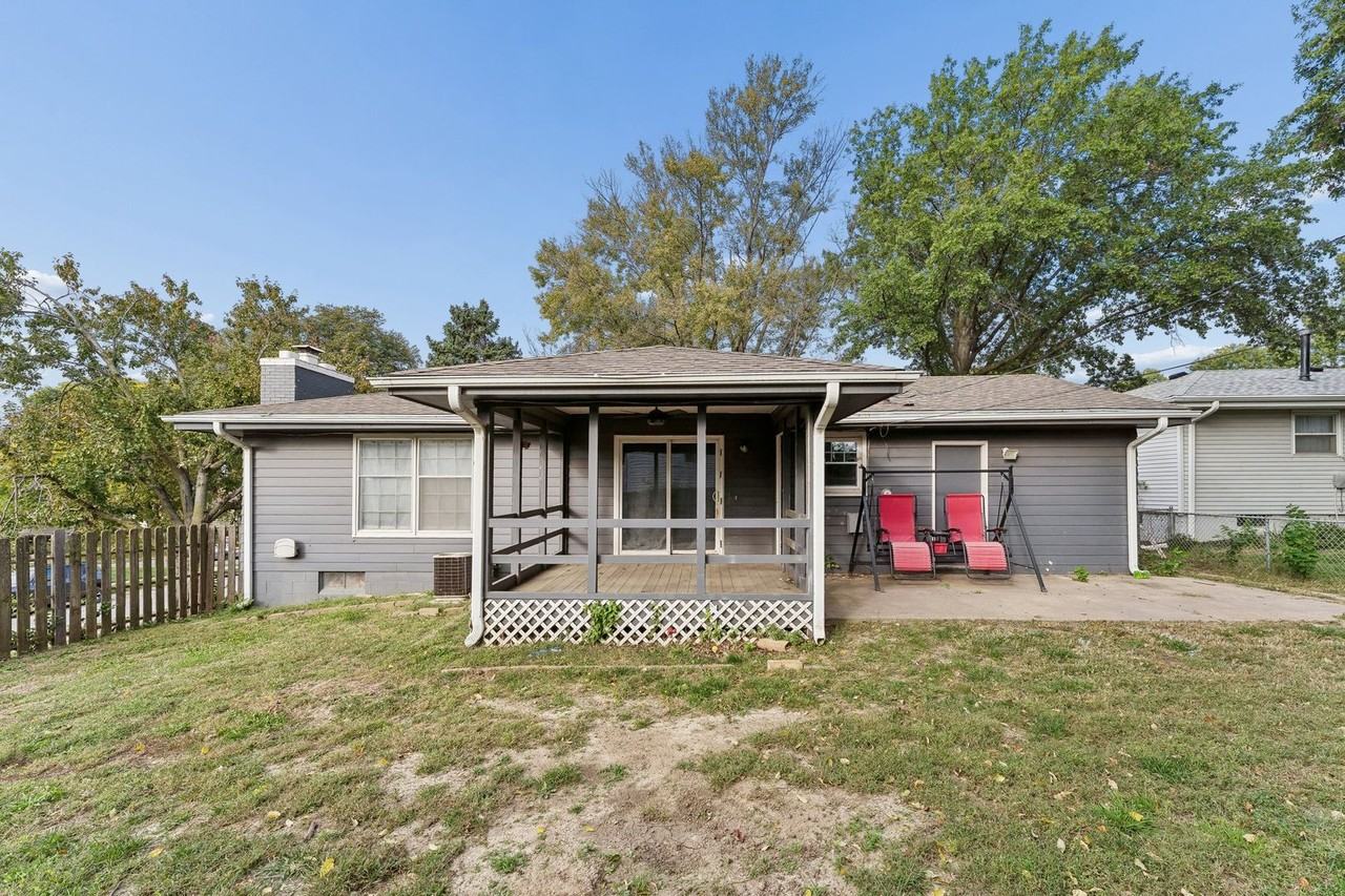 3123 S 137th St - Photo 2 of 30