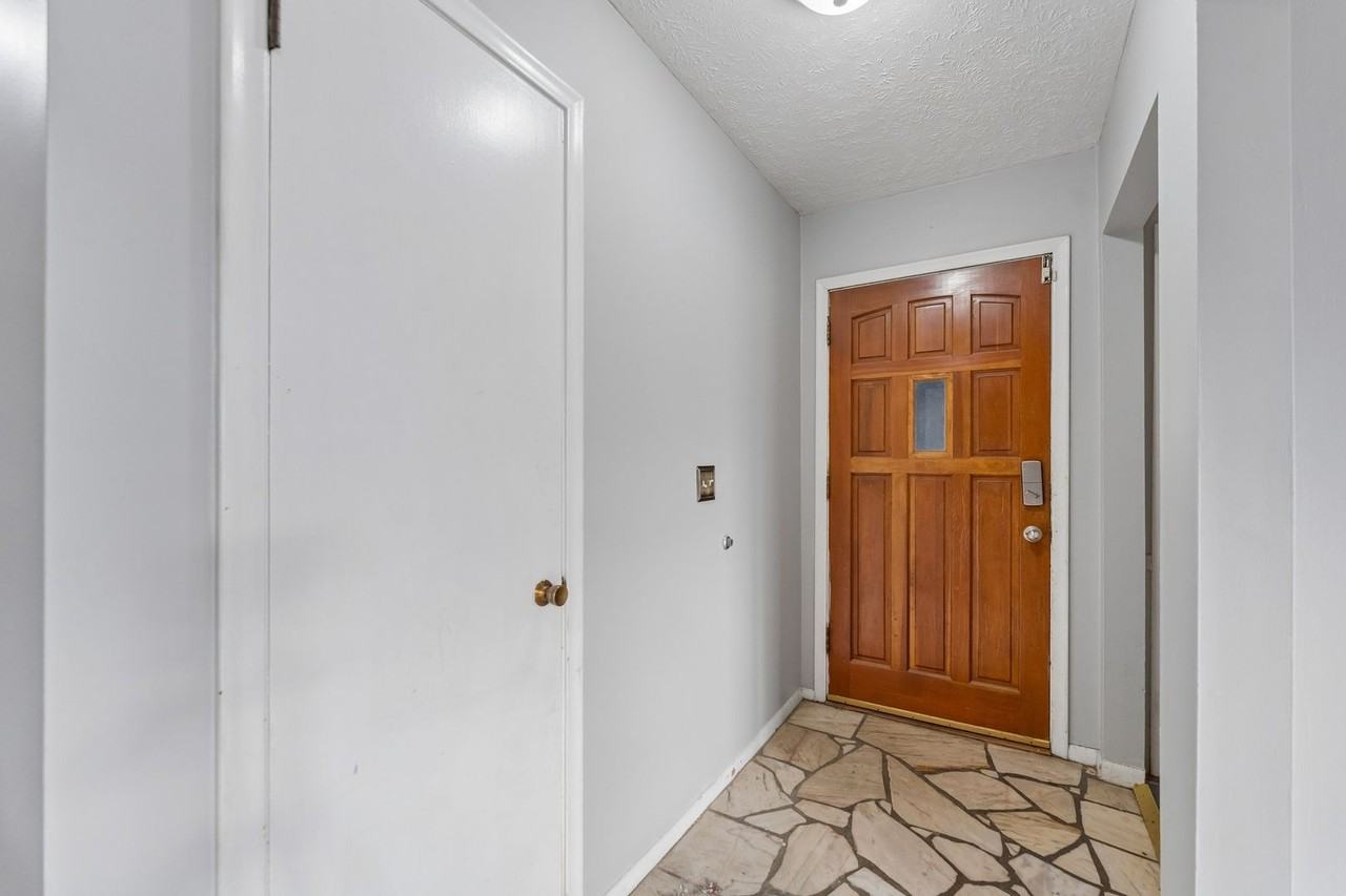 3123 S 137th St - Photo 5 of 30