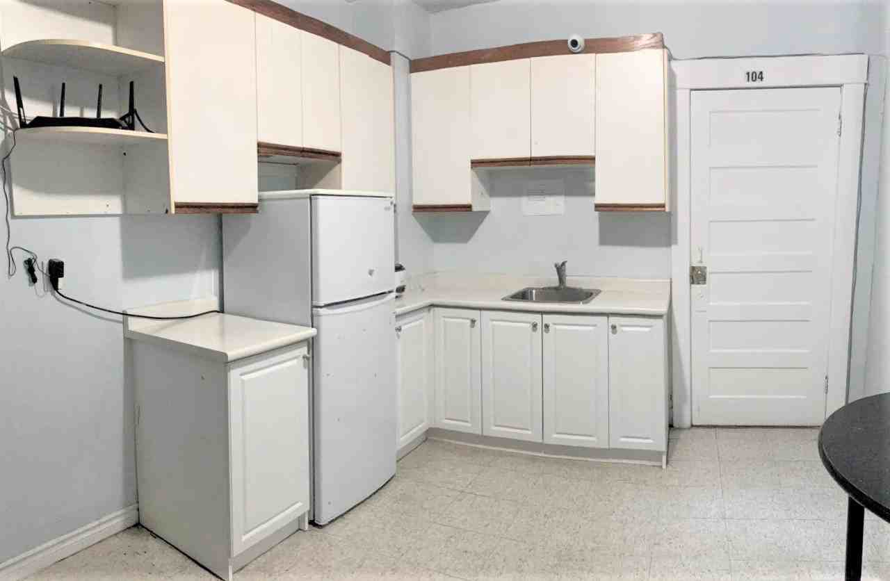 Female-Only Duplex Rental - Photo 2 of 5