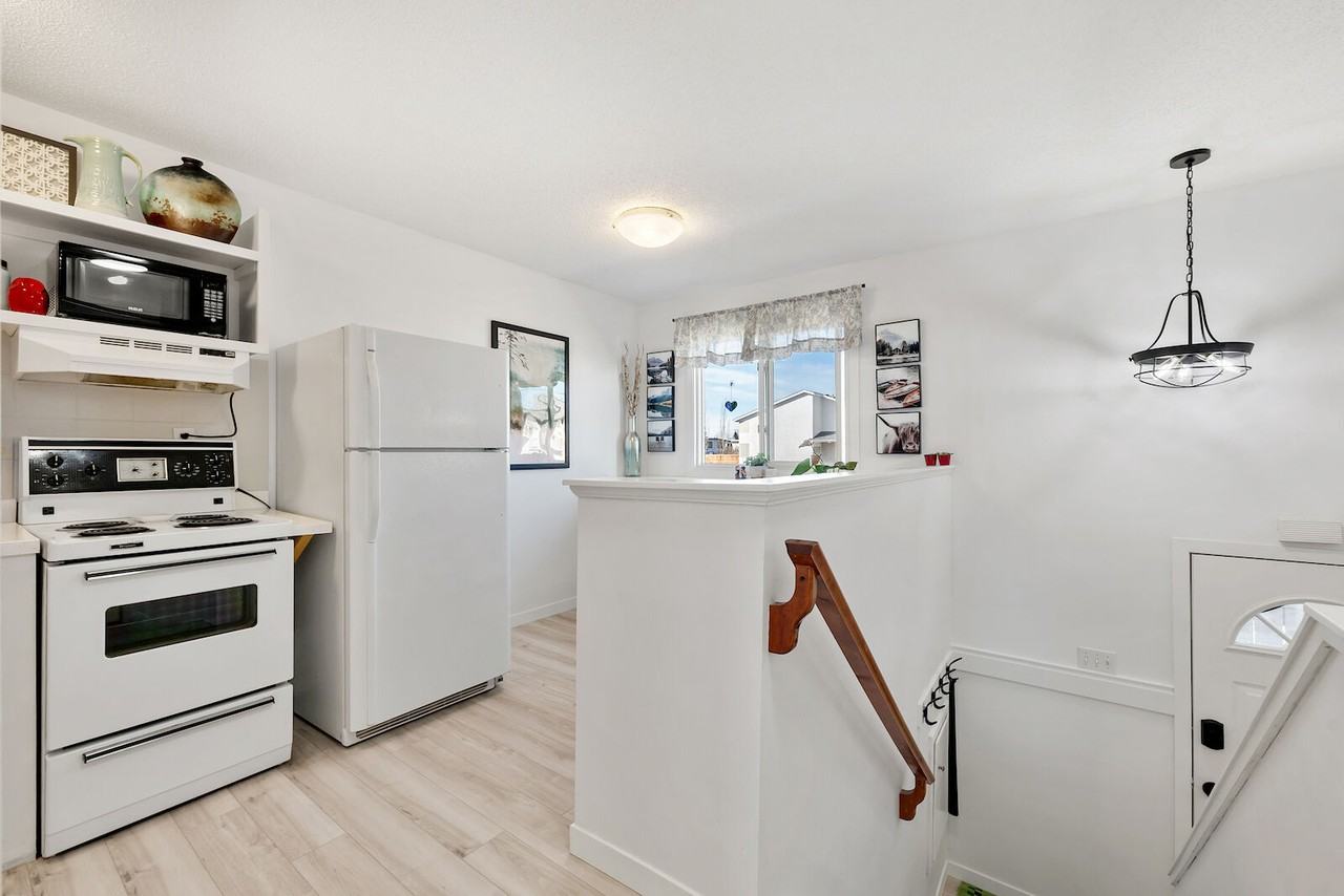 4312 75 St Nw - Photo 5 of 28
