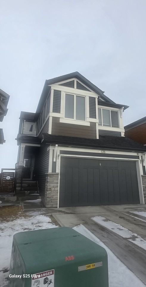 176 Howse Cres Ne - Photo 2 of 26