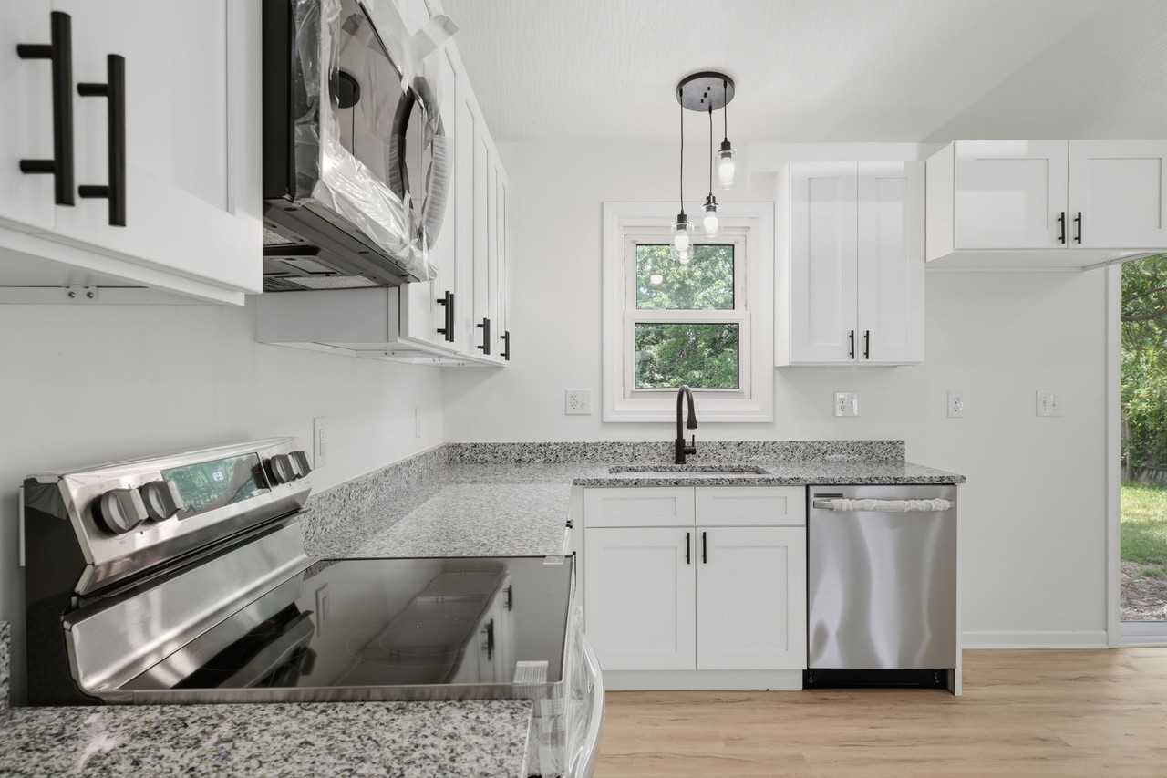 2034 Dunbar Dr #NA - Photo 6 of 16