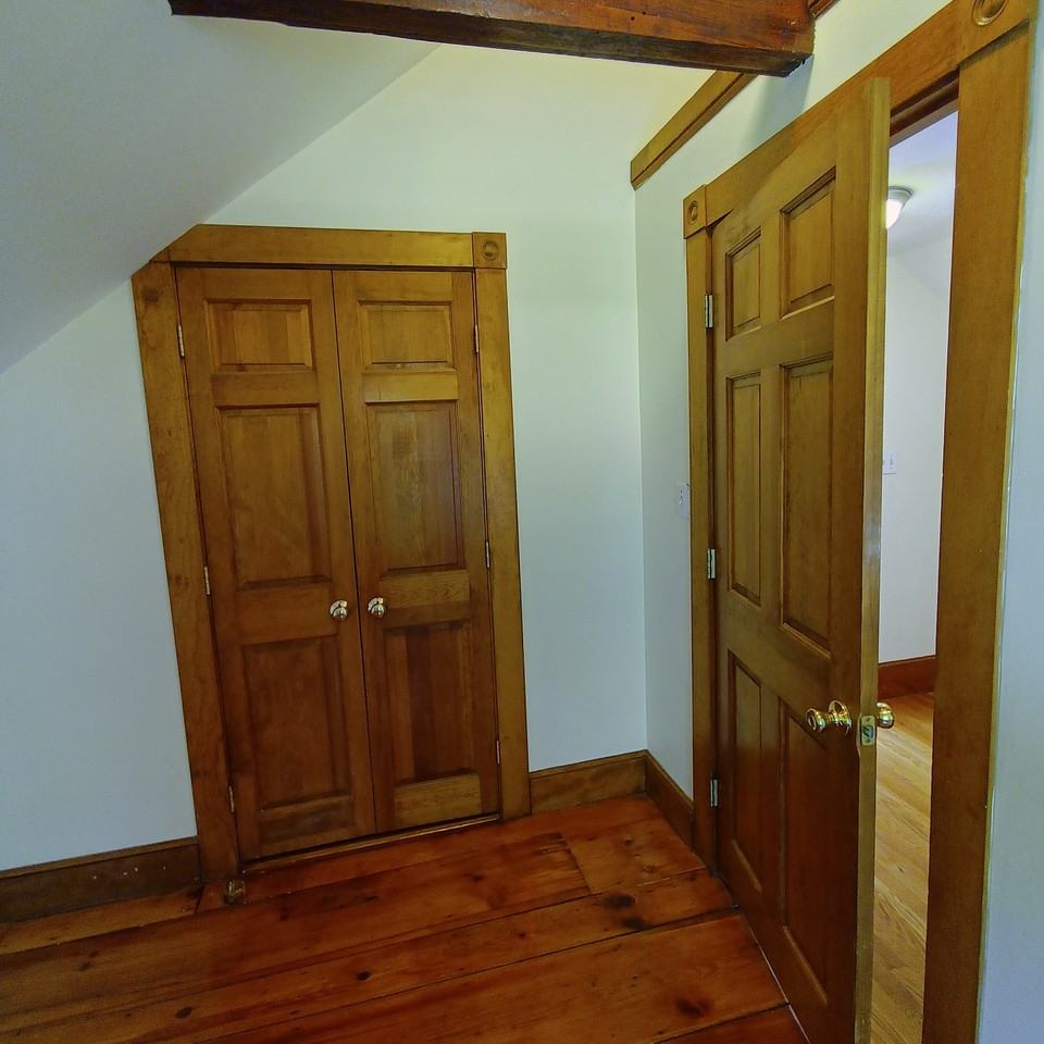 376 Grove St #NA - Photo 3 of 7