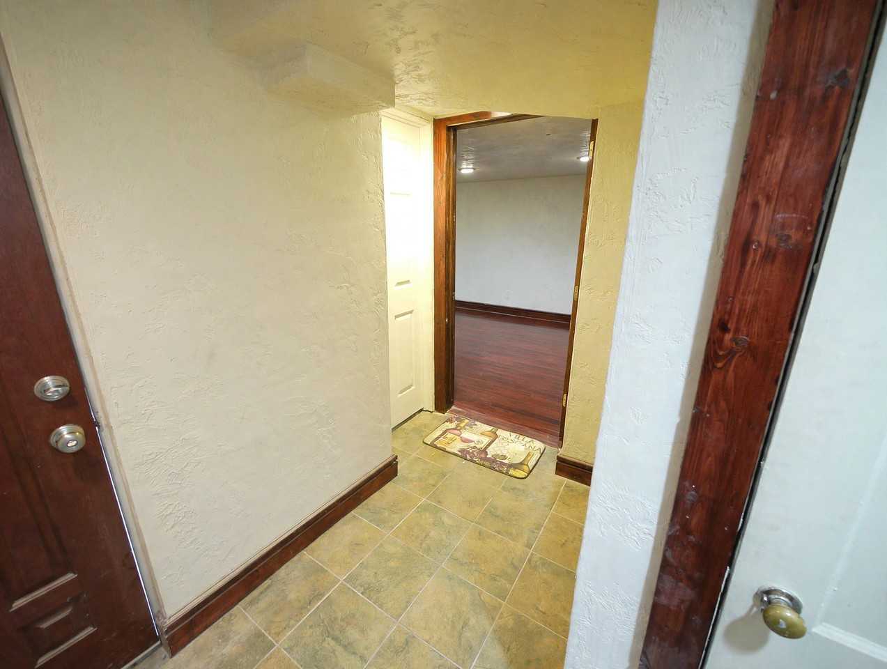 231 W Steuben St #4 - Photo 3 of 32