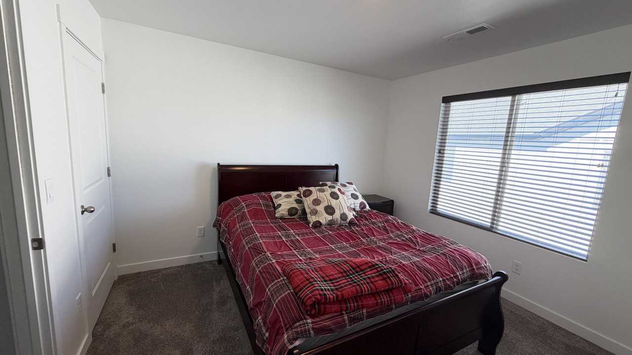 1733 E Eagle View Ln #1733 - Photo 4 of 9